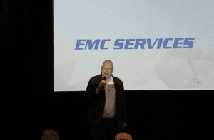 Mats Hansson, VD EMC Services inviger nya labbet